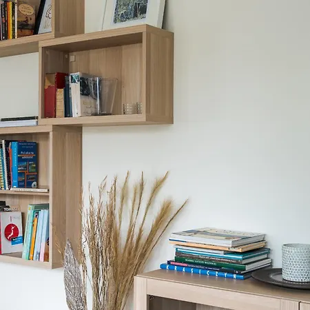 Powisle Spacious By Bookinghost *