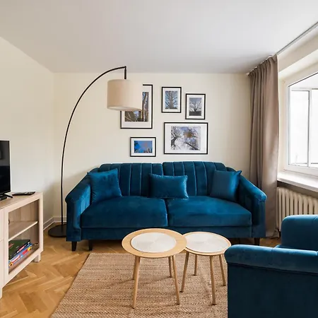 Powisle Spacious By Bookinghost *