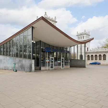 Powisle Spacious By Bookinghost