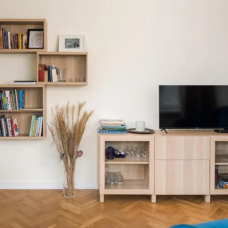 Powisle Spacious Apartment Warsaw
