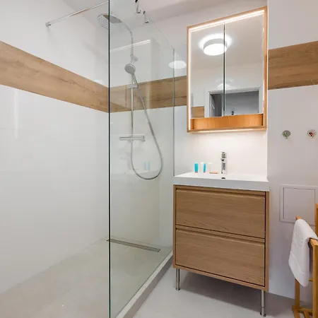 Appartamento Powisle Spacious By Bookinghost Varsavia