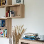 Powisle Spacious By Bookinghost *