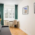 Powisle Spacious By Bookinghost