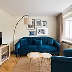 Powisle Spacious By Bookinghost *